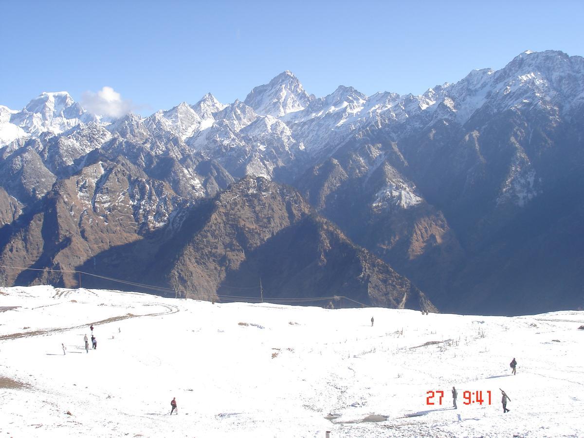 Clifftop Club Auli Joshīmath Esterno foto