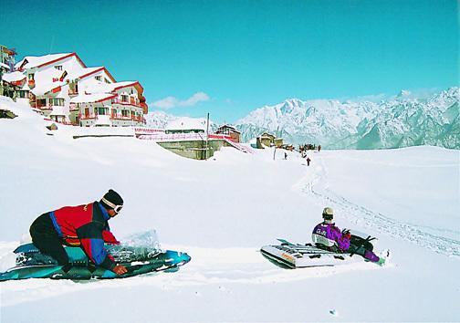 Clifftop Club Auli Joshīmath Esterno foto