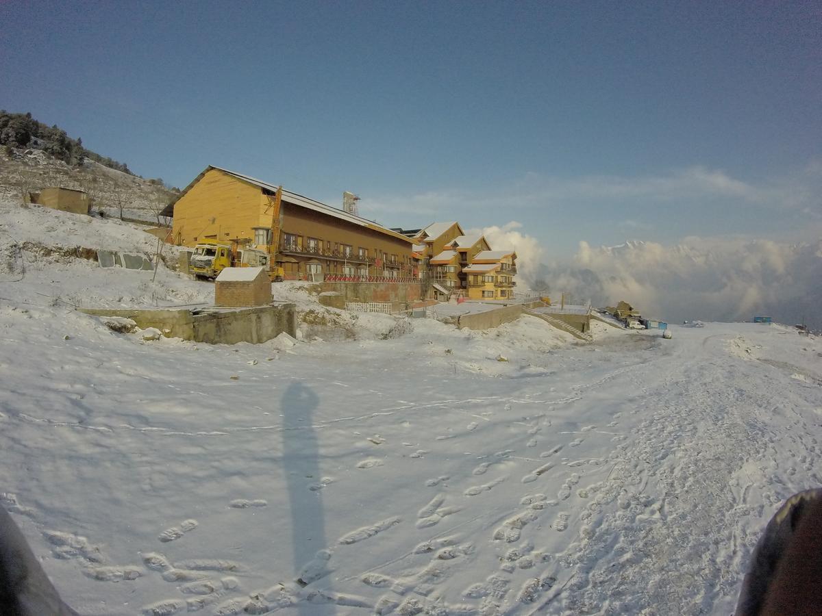 Clifftop Club Auli Joshīmath Esterno foto