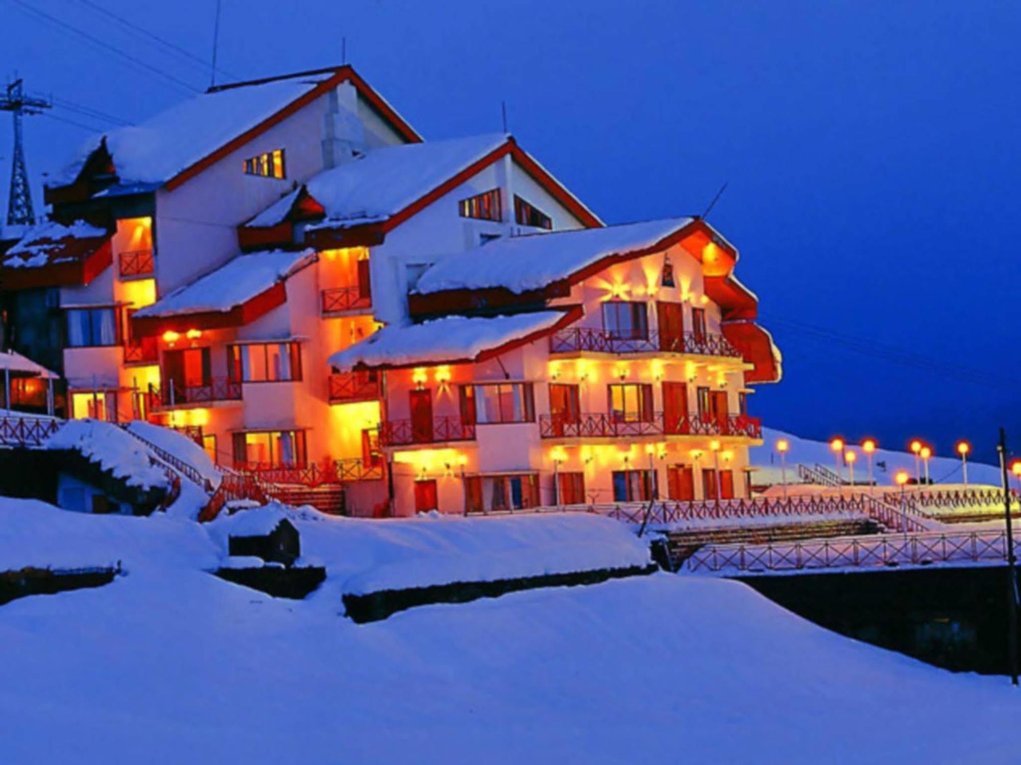 Clifftop Club Auli Joshīmath Esterno foto
